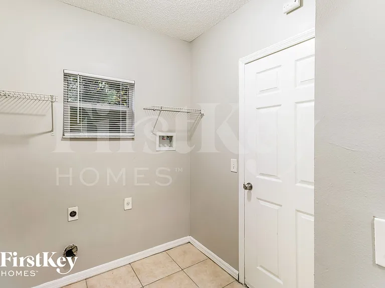 1164 Schumann Dr — Photo 13