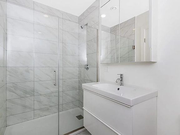 4th image of 38 Colonial Ave #1