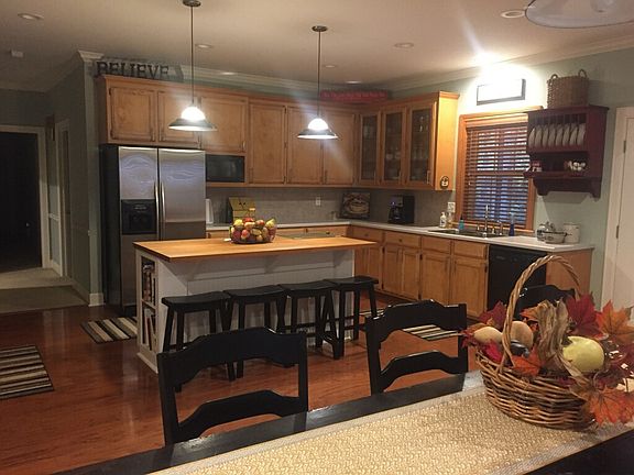 3rd image of 210 Turtle Creek Dr