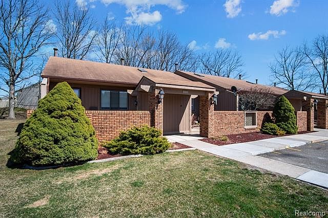 1st image of 25888 Lexington Dr Unit 2