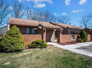 25888 Lexington Dr UNIT 2, South Lyon, MI