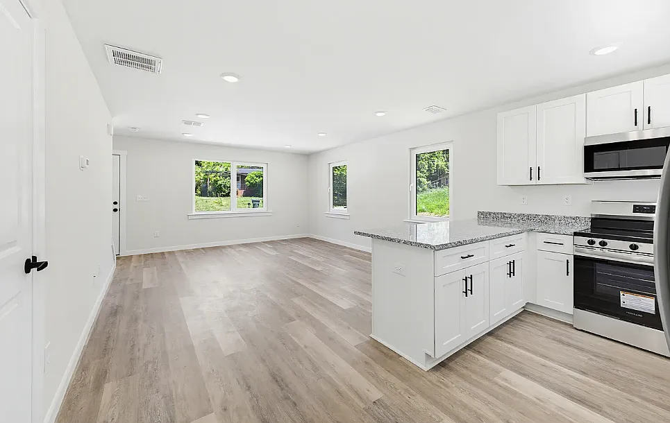2 bed, 1.5 bath, 918 sqft, $1,595 — Photo 4