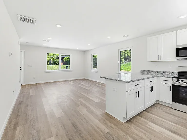 701 2nd Street Pl SW — Photo 6