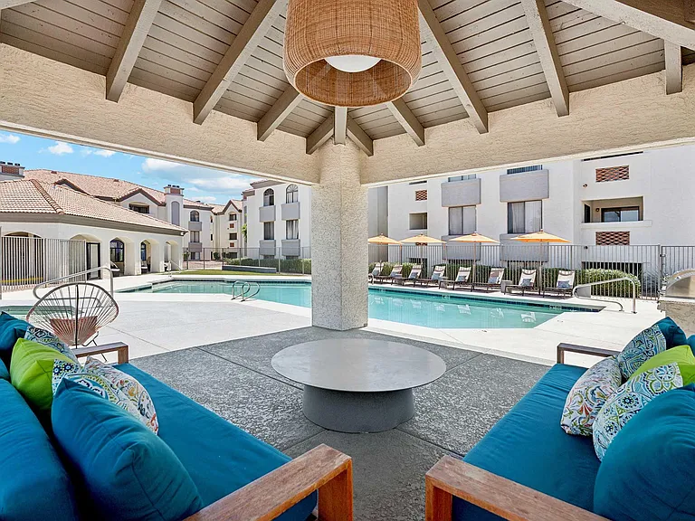 Twin Palms — Photo 11