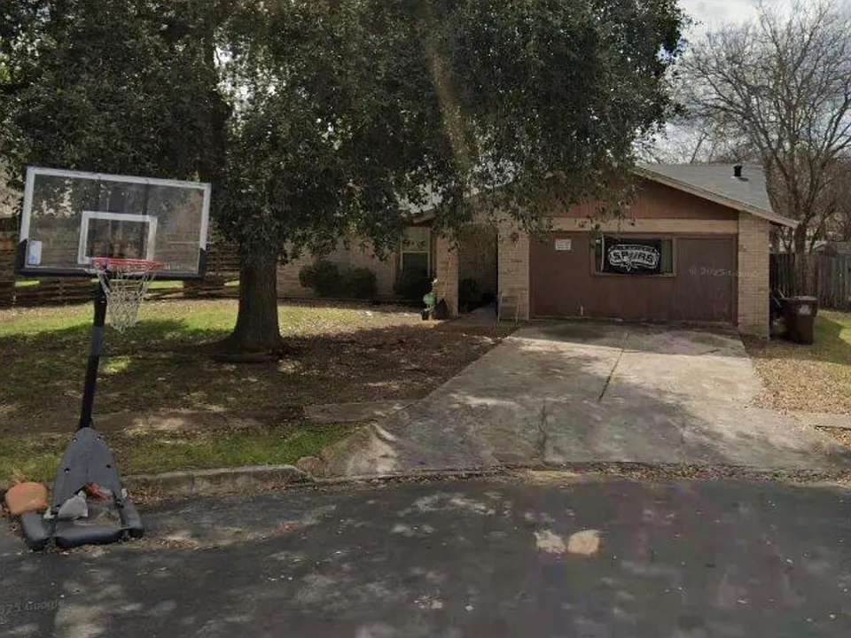 7002 Glen Trl