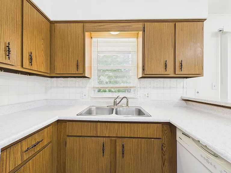 2835 S Tepee Ave — Photo 8