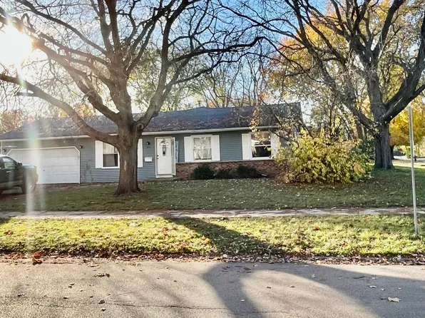 940 Laurel Dr, Aurora, IL 60506