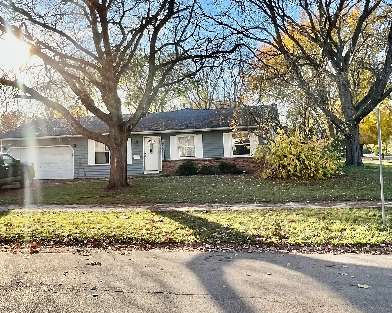 940 Laurel Dr photo 1