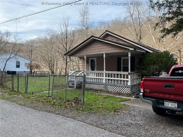 2421 River Haven Rd, Clendenin, WV 25045