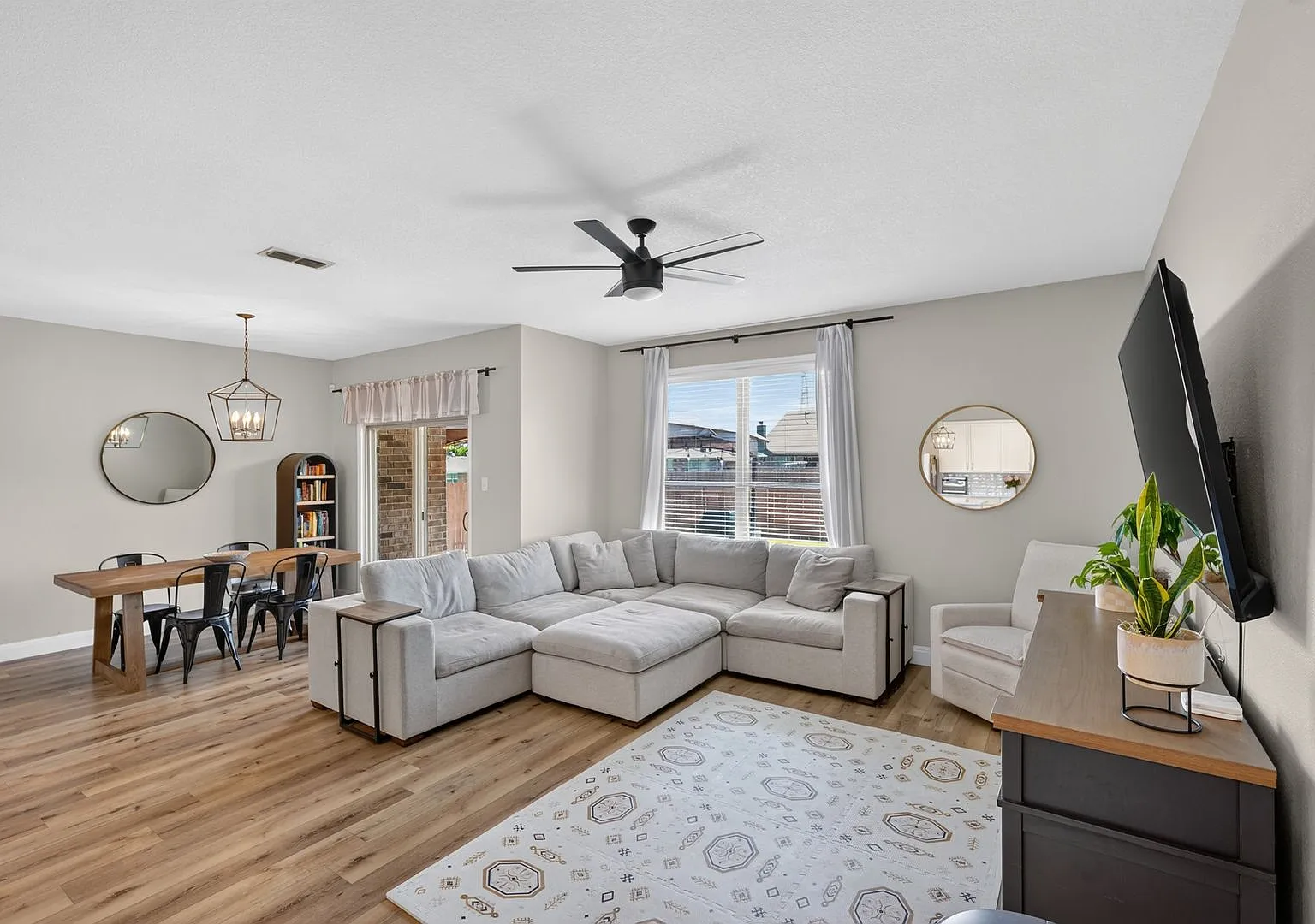 Beautifully Updated 4 Bedroom 2 Bathroom Home in Wylie with Modern Finishes Throughout! — Photo 2