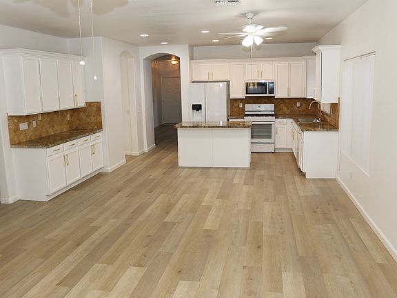 4th image of 14226 W Fairmount Ave