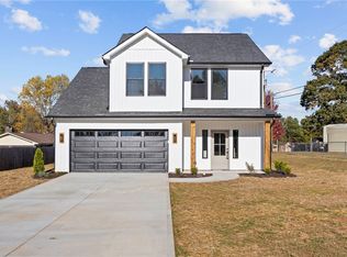99 Davis St, Belton, SC 29627