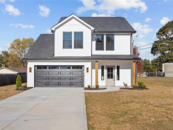 99 Davis St, Belton, SC 29627