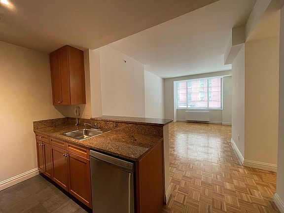 3rd image of 1500 Lexington Ave APT 3B