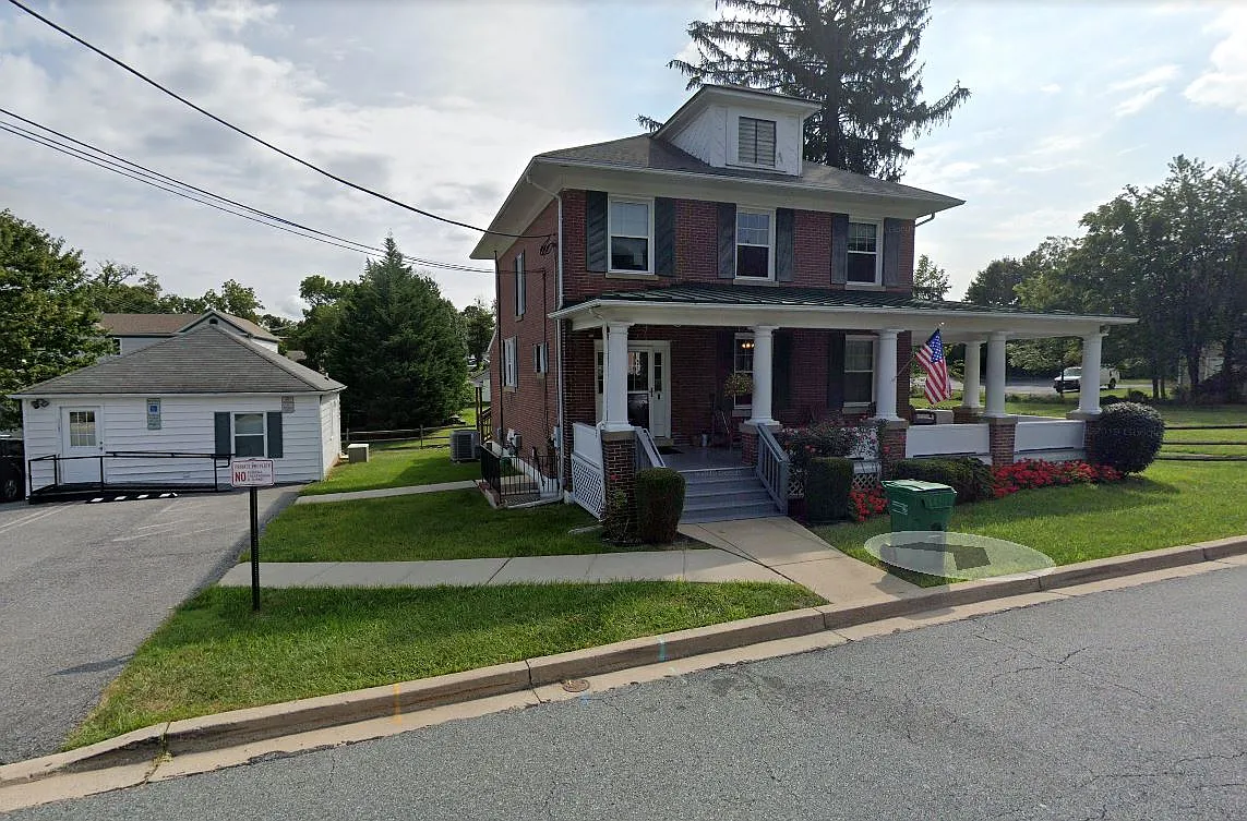 5 bed, 1.5 bath, 3120 sqft, $4,095 — Photo 1