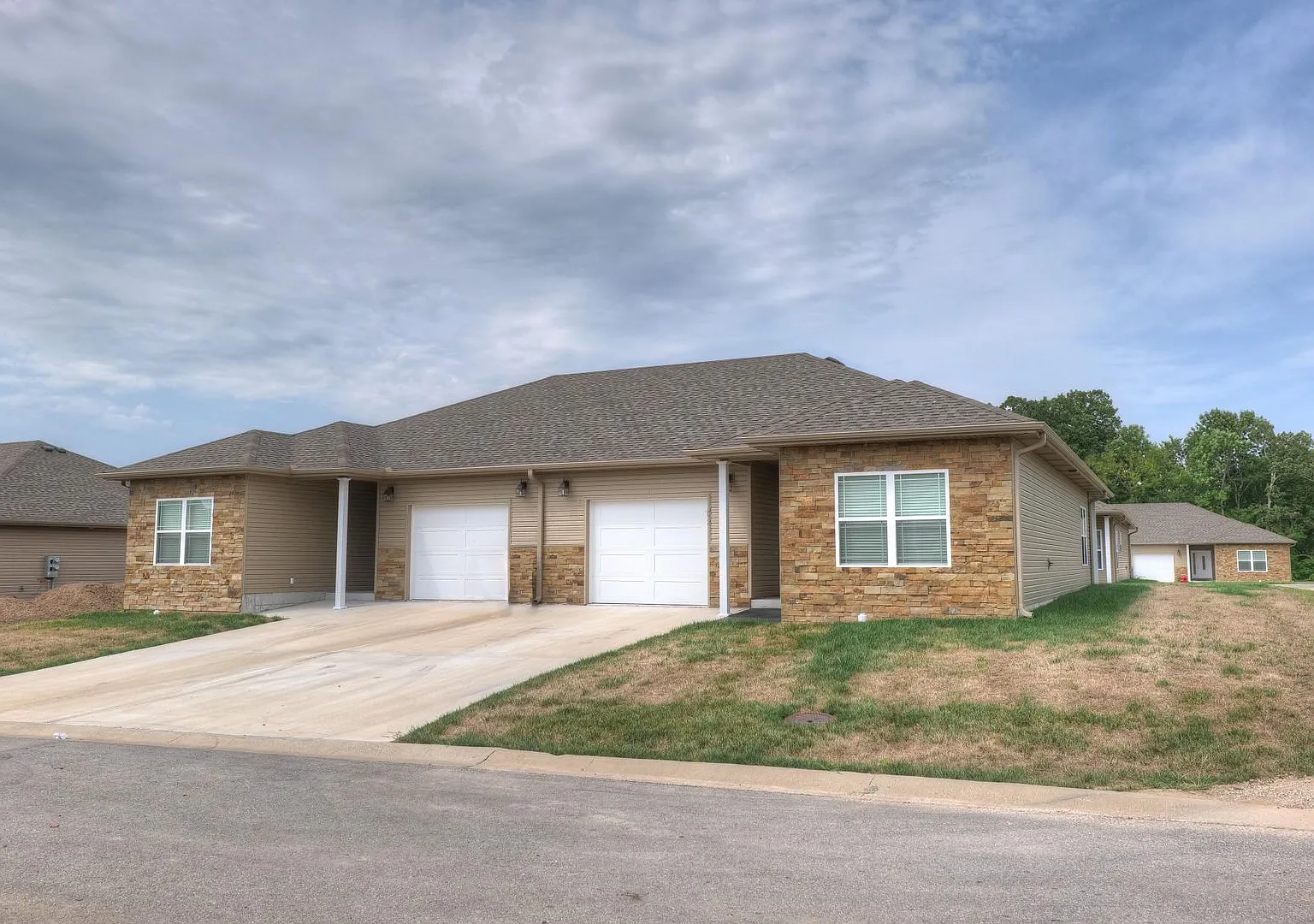 Unit Now Available ! ! 2-Bedroom 2-Bath Duplex Located In Neosho! Rent-$1300.00 — Photo 1
