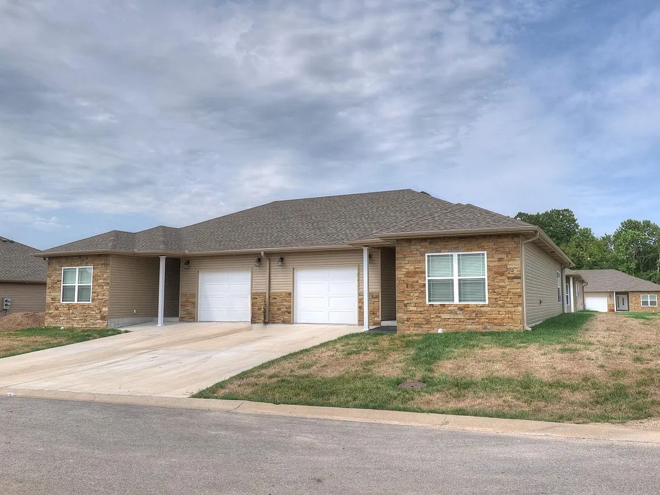 605 Applewood Ln