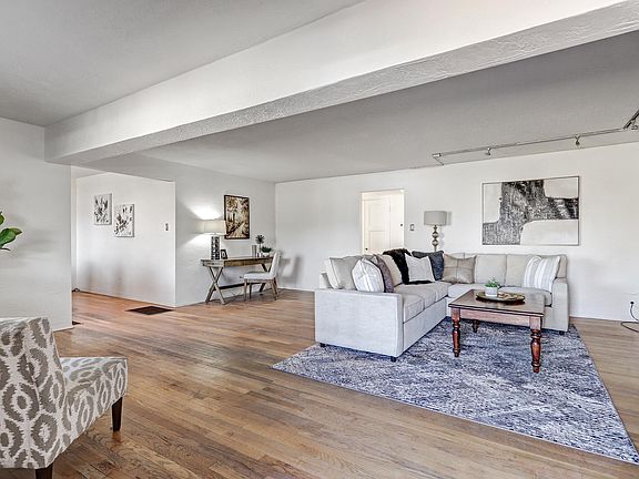 5th image of 605 Ridgecrest Dr SE