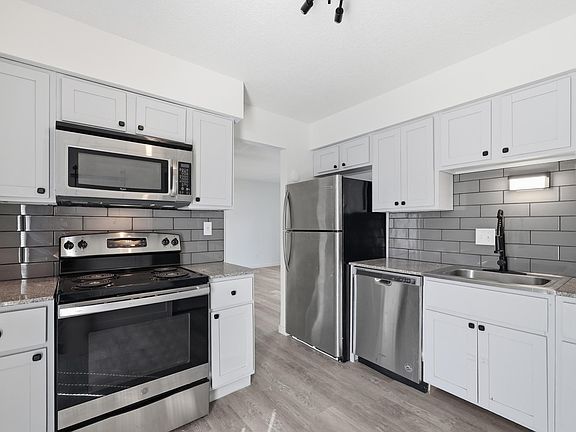 5th image of 323 E 43rd St