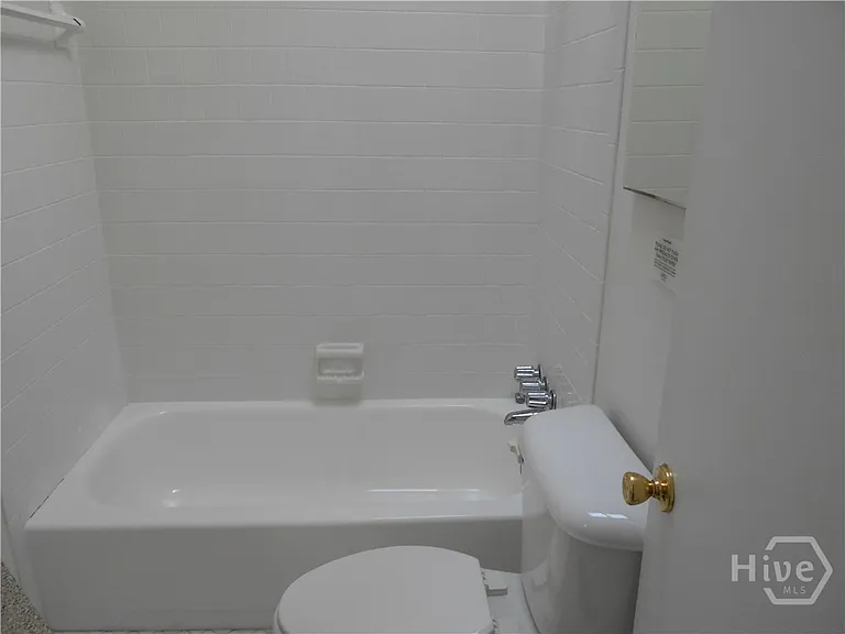 242 Price St — Photo 10