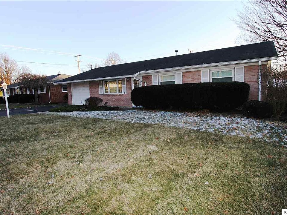 1st image of 4 Plaza Dr
