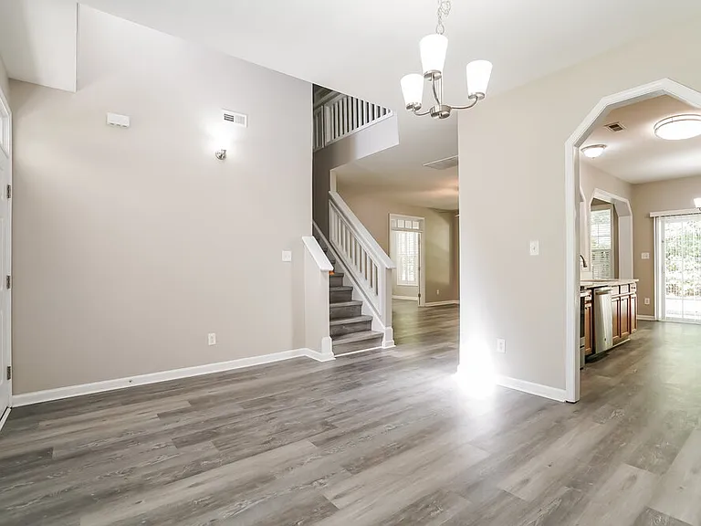 8137 Marshall Brae Dr — Photo 7