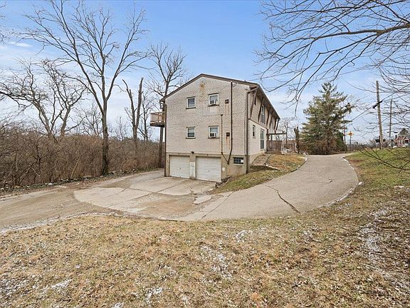 3rd image of 2465 E Galbraith Rd