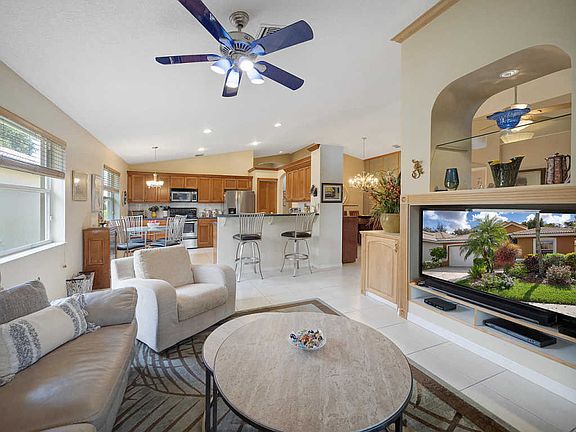 4th image of 7408 Lugano Dr