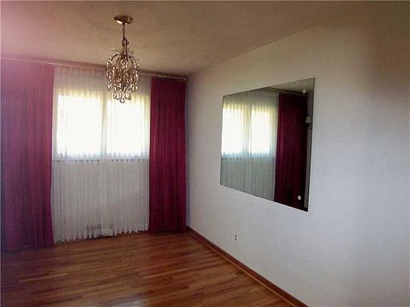5th image of 631 Fulton St