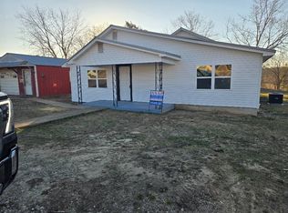 418 S Main St, Salem, AR 72576