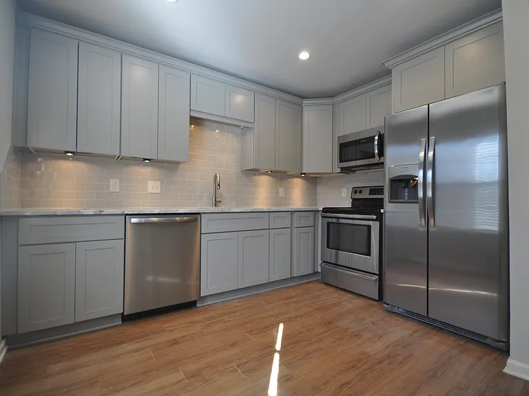 920 Emmett Ave — Photo 4