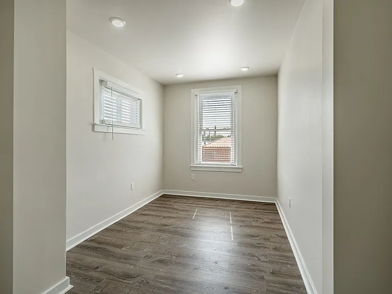 324-326 Darby Rd #2L — Photo 10
