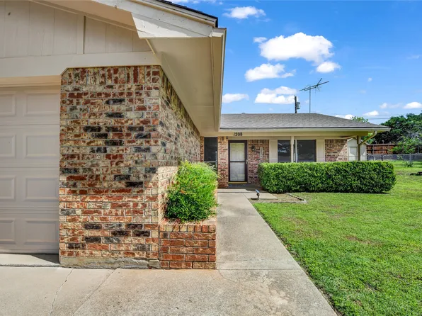 1208 Kay Dr, Weatherford, TX 76086