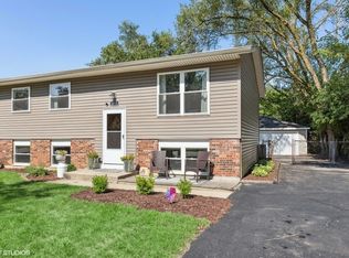 207 Bedford Rd, Bolingbrook, IL 60440