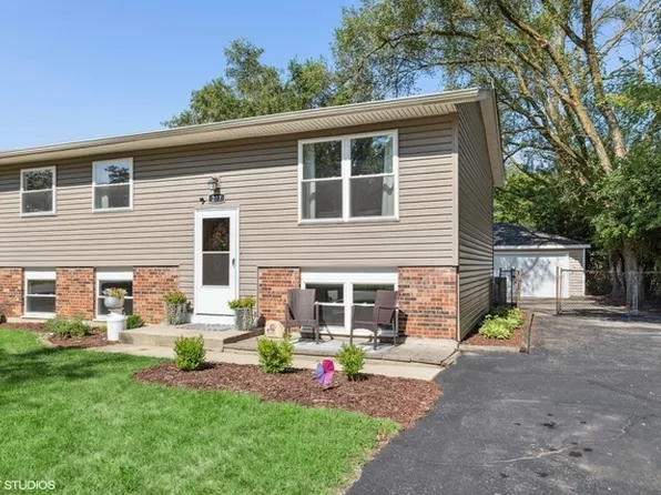 207 Bedford Rd, Bolingbrook, IL 60440