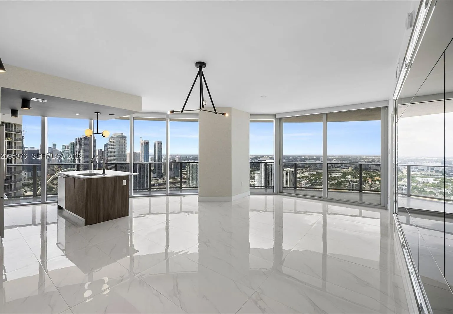 Aria On The Bay Condo — Photo 2