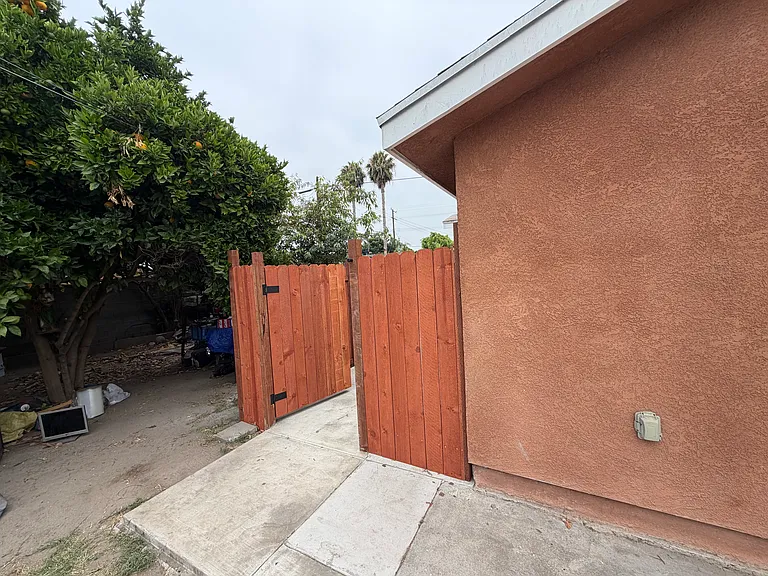 2134 E Shauer St — Photo 2
