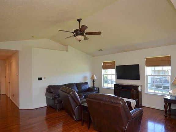 3rd image of 232 Palm Hill Dr