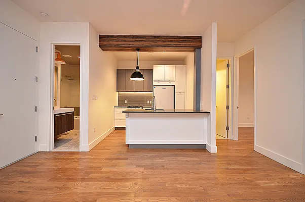 Rented by Sam Tabak | media 21