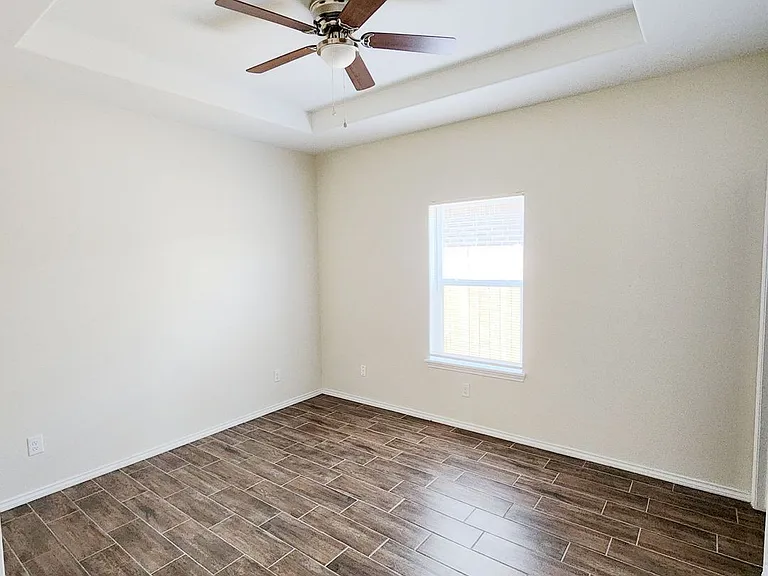 1601 Cortlandt St — Photo 10