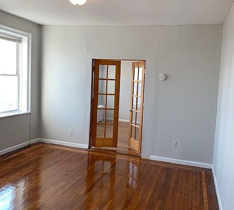 4th image of 632 Bergen Ave #506