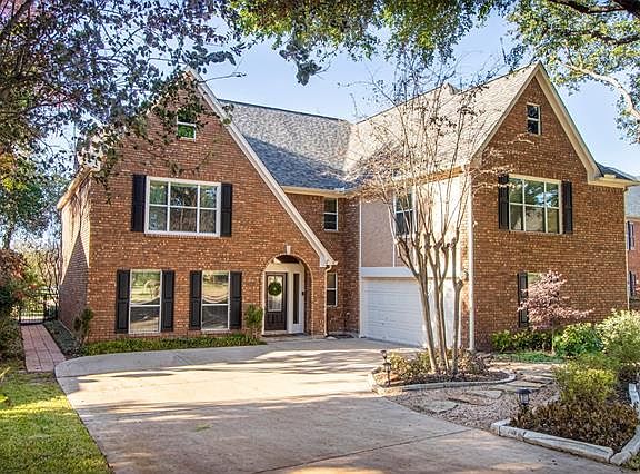 2nd image of 3001 Wyndham Ln