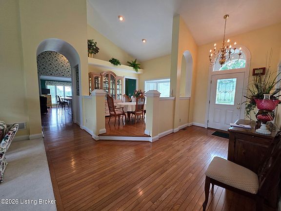 3rd image of 102 Lakeview Dr