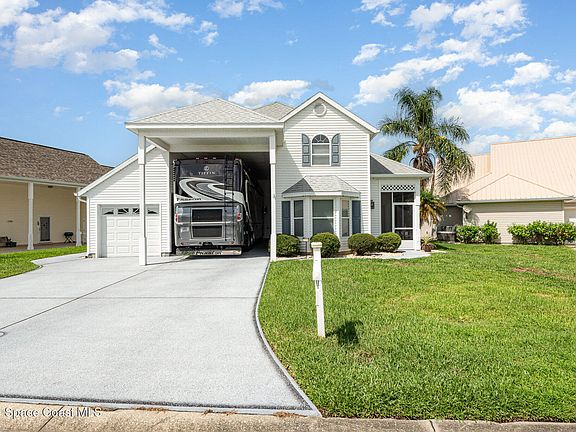 3rd image of 733 Plantation Dr