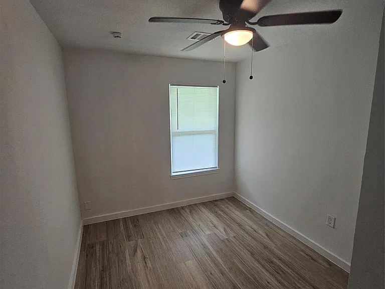 3009 Lincoln St — Photo 9