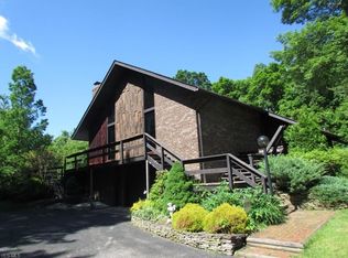 12215 Snow Rd, Burton, OH 44021