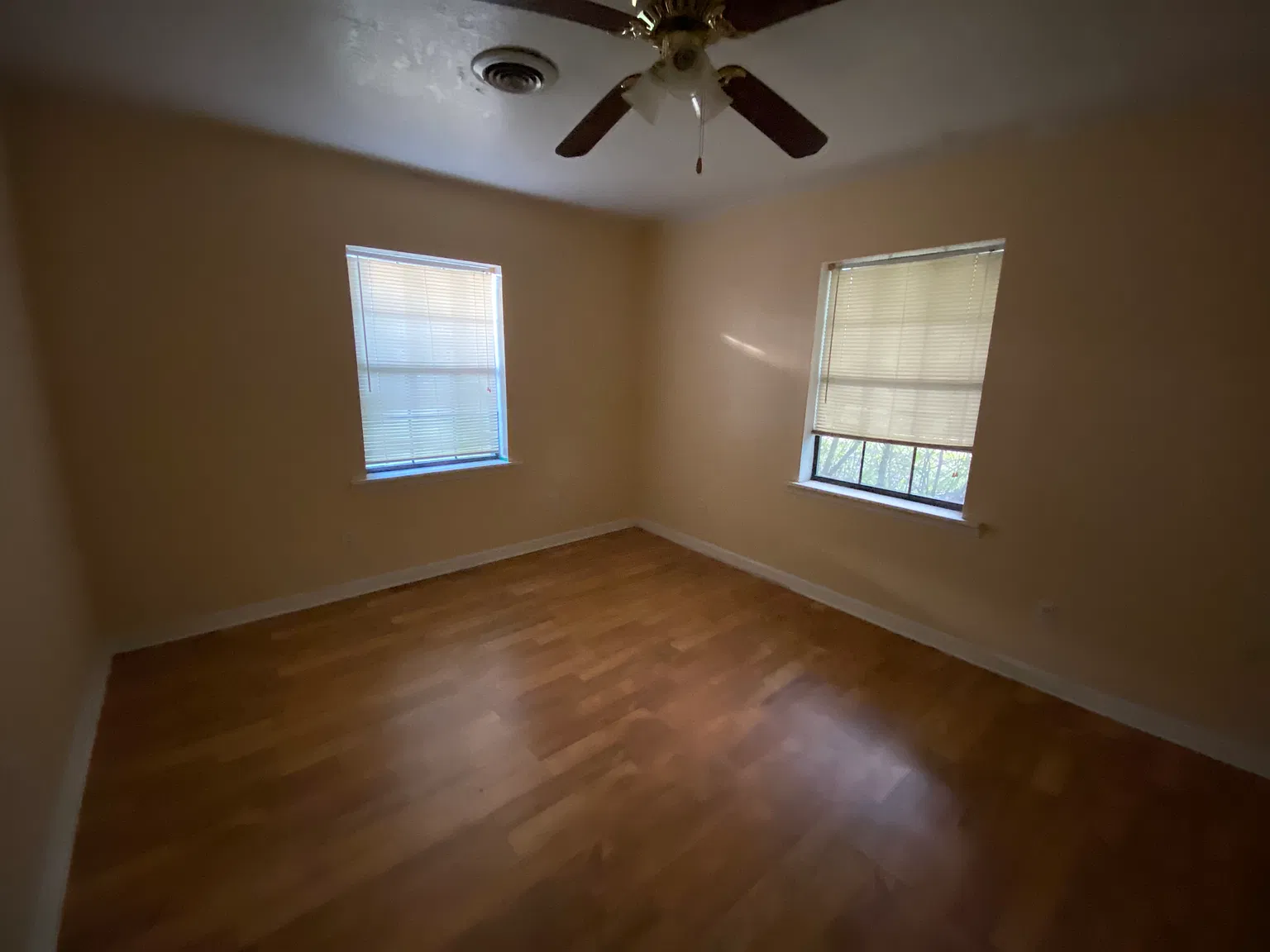 4 bed, 2200 sqft, $1,600 — Photo 2
