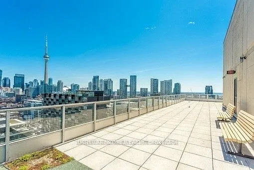 700 King St W #813 — Photo 15
