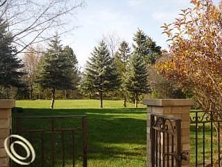 3rd image of 9899 Hillcrest Dr