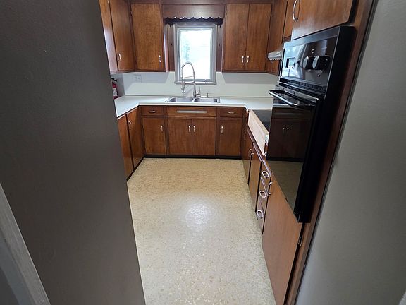 3rd image of 195 White Horse Ave Floor 2
